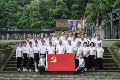 双色球组织干部员工参观毛泽东主席视察隆昌气矿纪念馆